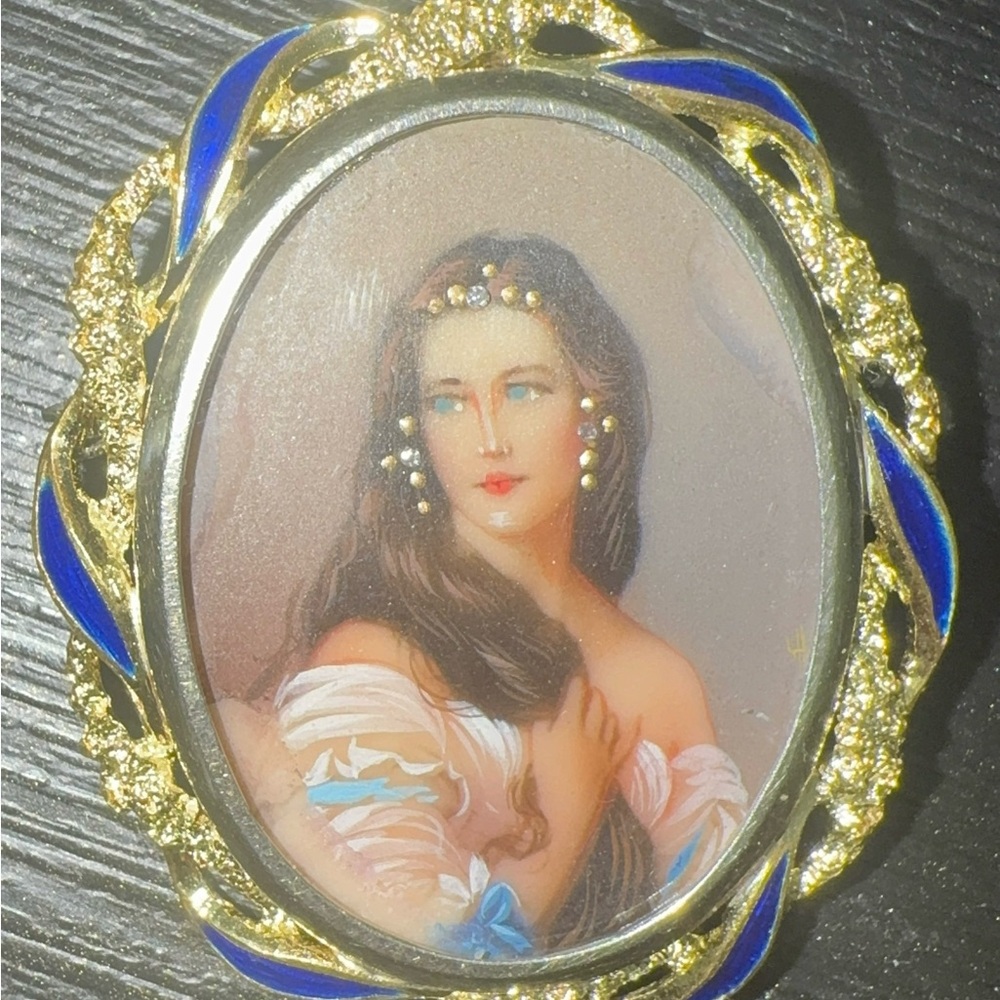 Elegant Gold and Blue Cameo Brooch